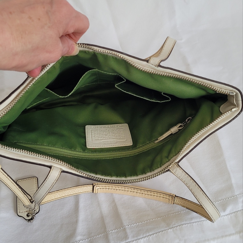 Coach Authentic handbag - Picture 5 of 11